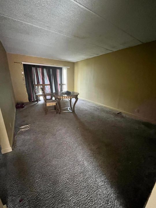 待售: $112,000 (2 贝兹, 1 浴室, 756 平方英尺)