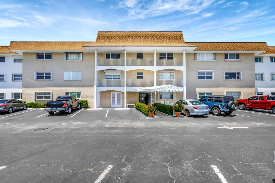 For Sale: $155,000 (1 beds, 1 baths, 672 Square Feet)