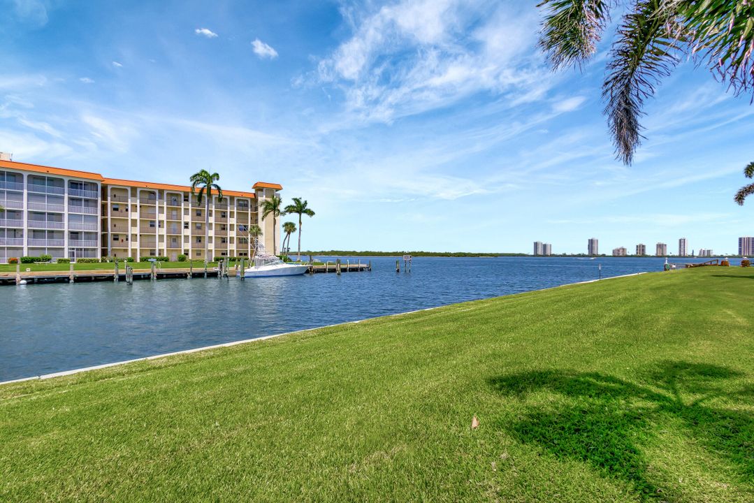 For Sale: $155,000 (1 beds, 1 baths, 672 Square Feet)