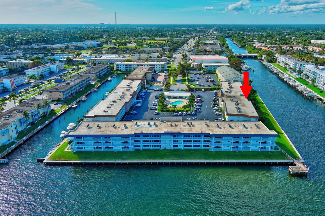 For Sale: $155,000 (1 beds, 1 baths, 672 Square Feet)