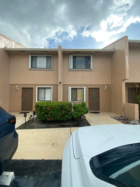 最近租的: $1,850 (2 贝兹, 1 浴室, 1000 平方英尺)