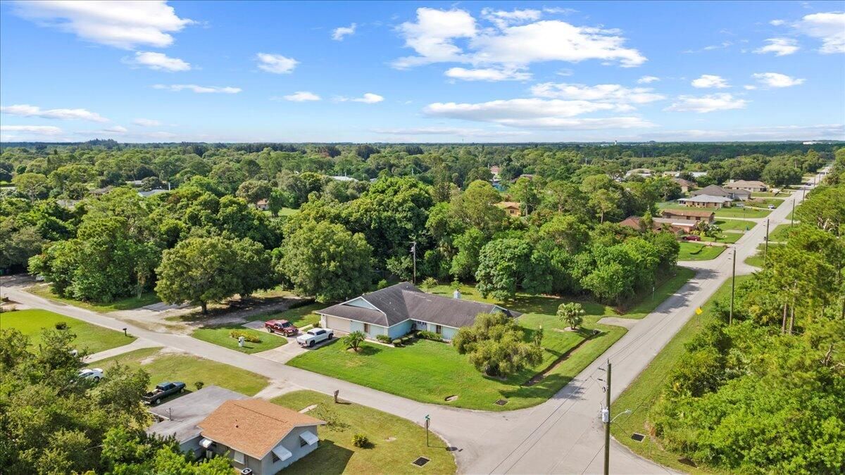 For Sale: $375,000 (4 beds, 3 baths, 2690 Square Feet)