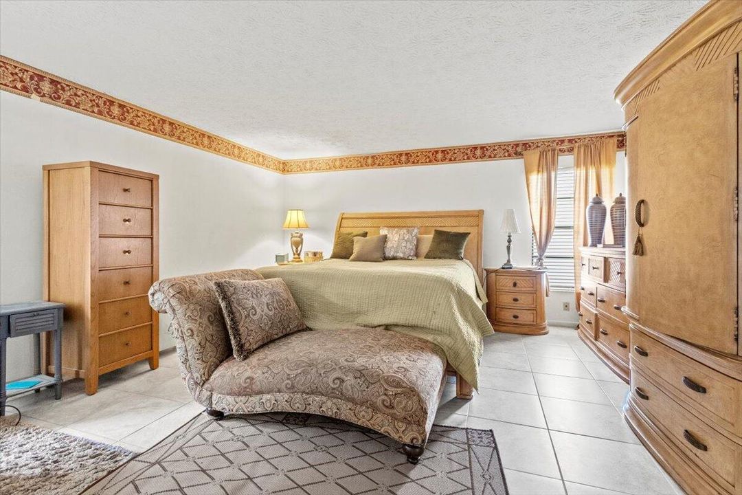 For Sale: $375,000 (4 beds, 3 baths, 2690 Square Feet)