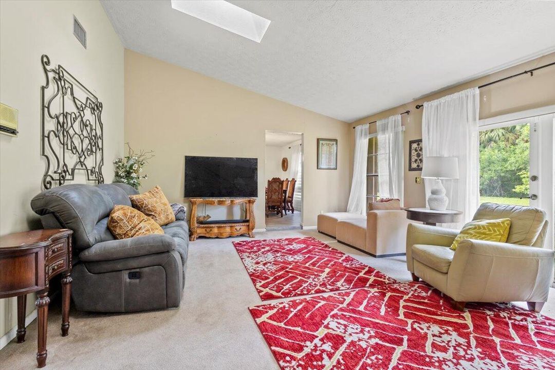 For Sale: $375,000 (4 beds, 3 baths, 2690 Square Feet)