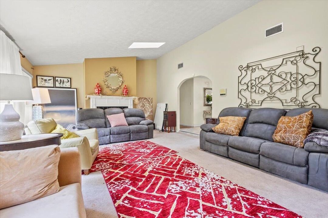 For Sale: $375,000 (4 beds, 3 baths, 2690 Square Feet)