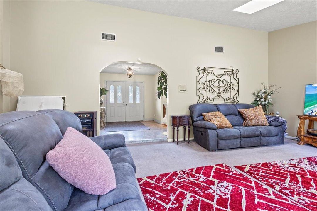 For Sale: $375,000 (4 beds, 3 baths, 2690 Square Feet)