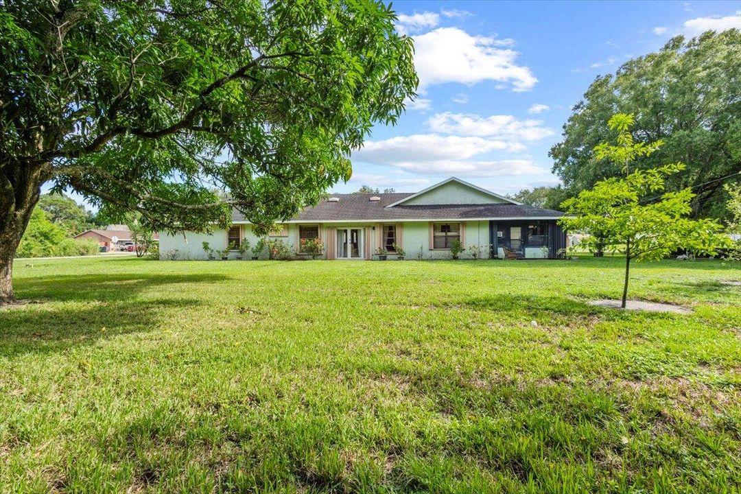 For Sale: $375,000 (4 beds, 3 baths, 2690 Square Feet)