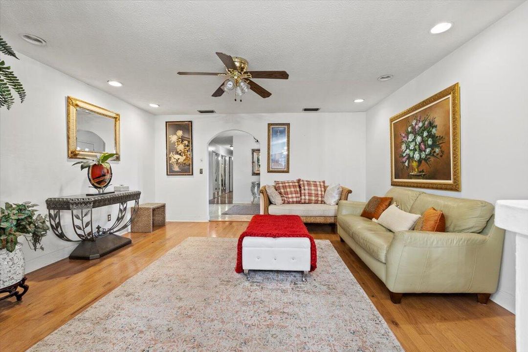 For Sale: $375,000 (4 beds, 3 baths, 2690 Square Feet)