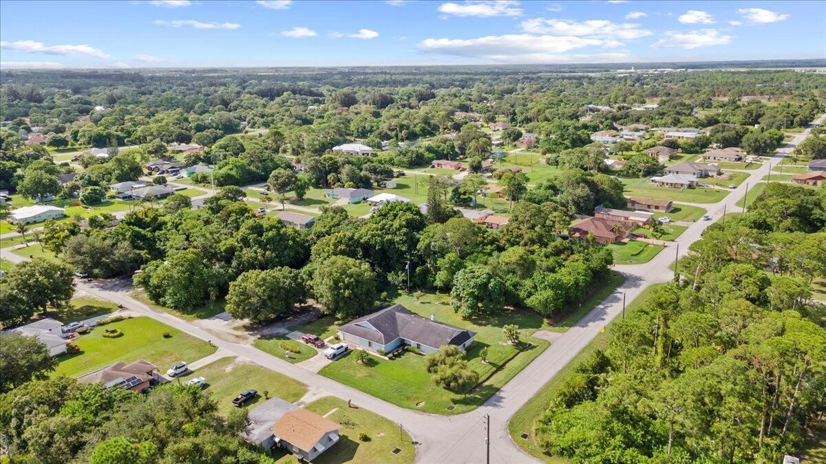 For Sale: $375,000 (4 beds, 3 baths, 2690 Square Feet)