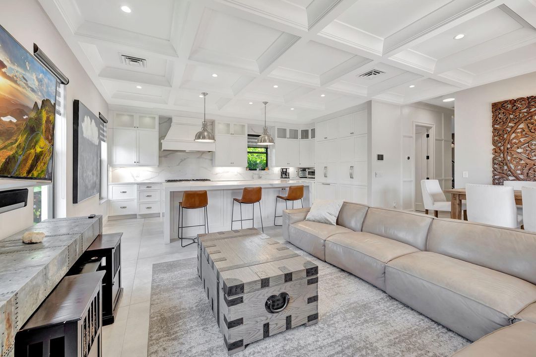 For Rent: $14,000 (6 beds, 4 baths, 4444 Square Feet)