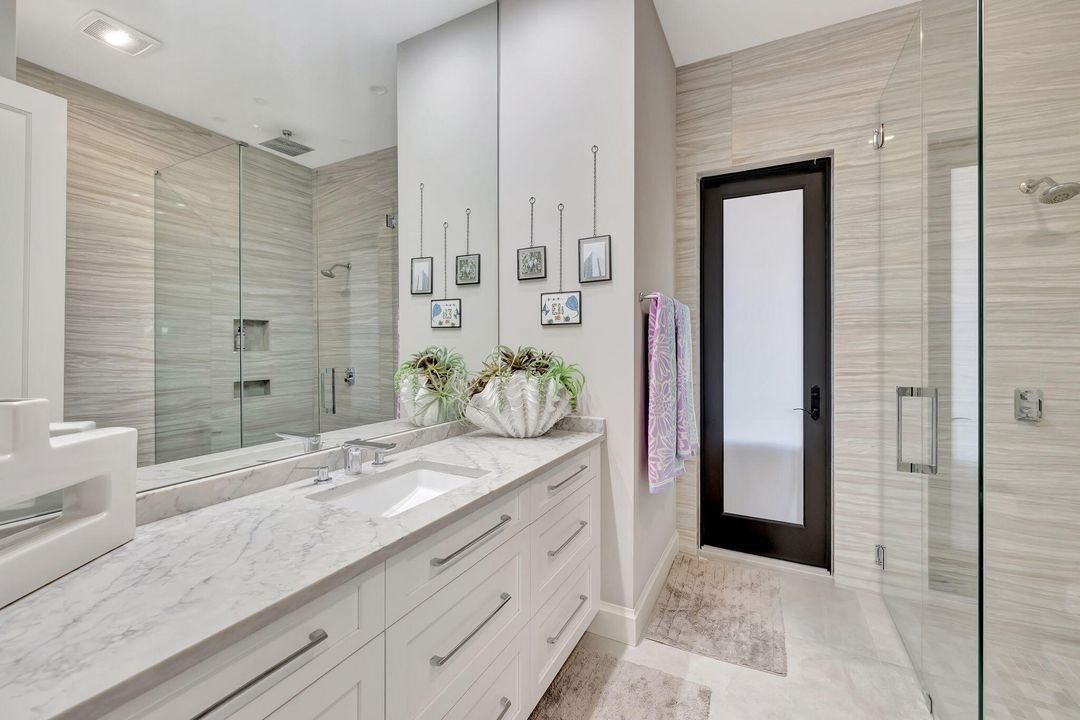 For Rent: $14,000 (6 beds, 4 baths, 4444 Square Feet)