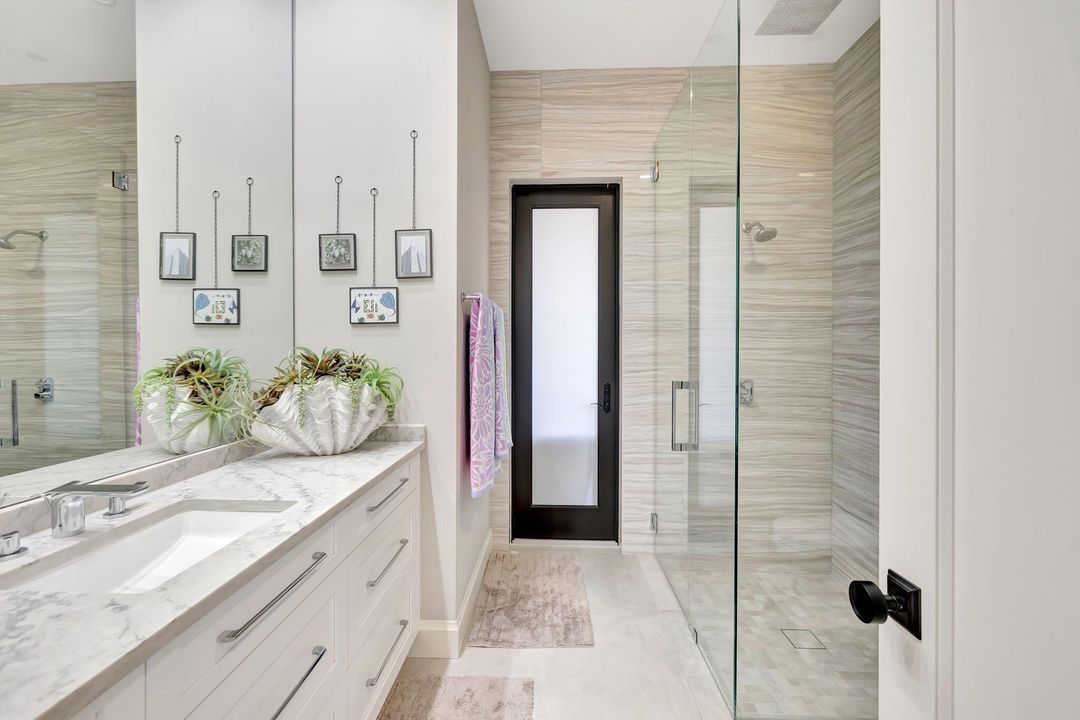 For Rent: $14,000 (6 beds, 4 baths, 4444 Square Feet)