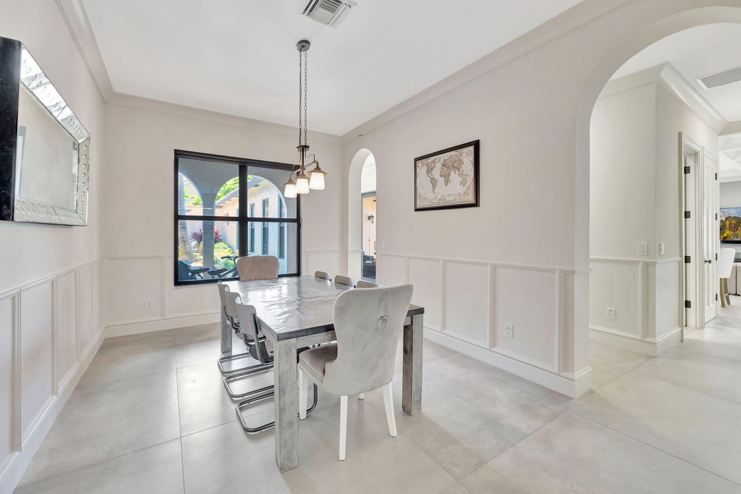 For Rent: $14,000 (6 beds, 4 baths, 4444 Square Feet)