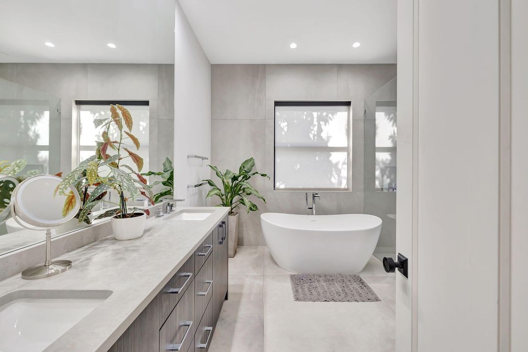 For Rent: $14,000 (6 beds, 4 baths, 4444 Square Feet)