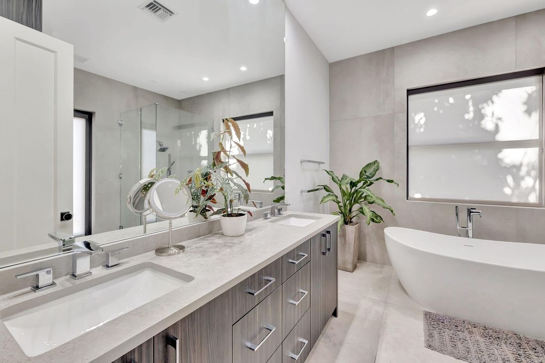 For Rent: $14,000 (6 beds, 4 baths, 4444 Square Feet)