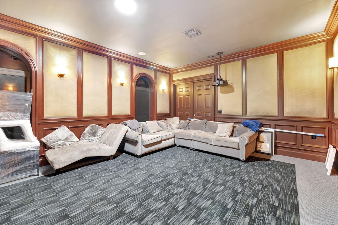 For Rent: $14,000 (6 beds, 4 baths, 4444 Square Feet)