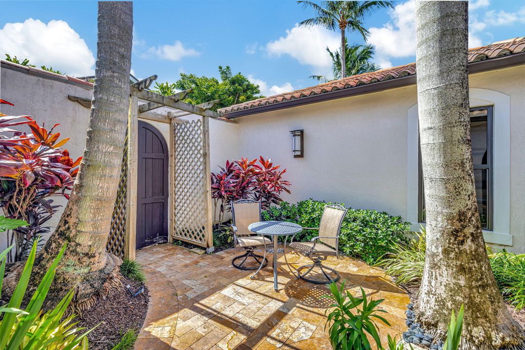 For Rent: $14,000 (6 beds, 4 baths, 4444 Square Feet)