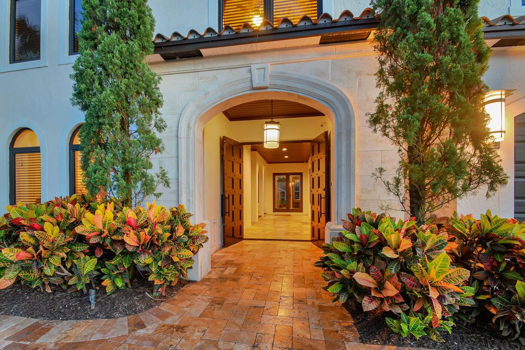 For Rent: $14,000 (6 beds, 4 baths, 4444 Square Feet)