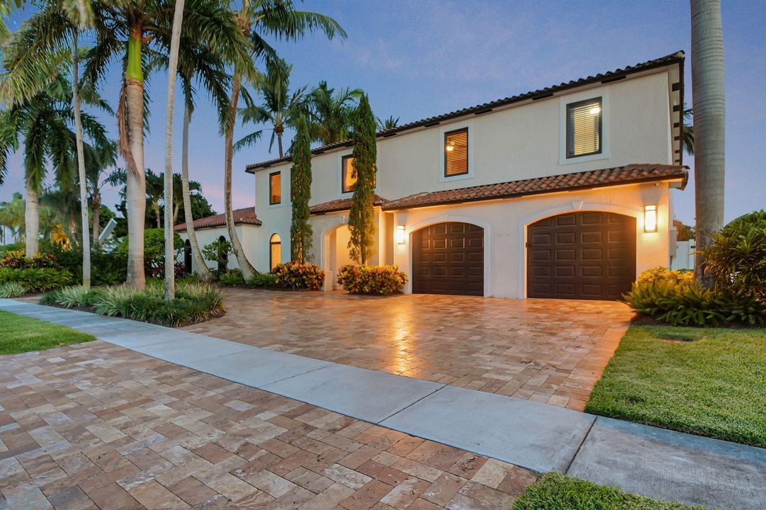 For Rent: $14,000 (6 beds, 4 baths, 4444 Square Feet)