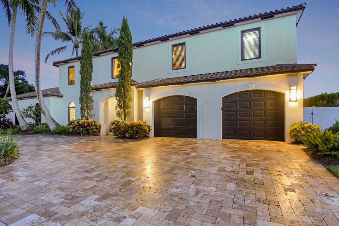 For Rent: $14,000 (6 beds, 4 baths, 4444 Square Feet)