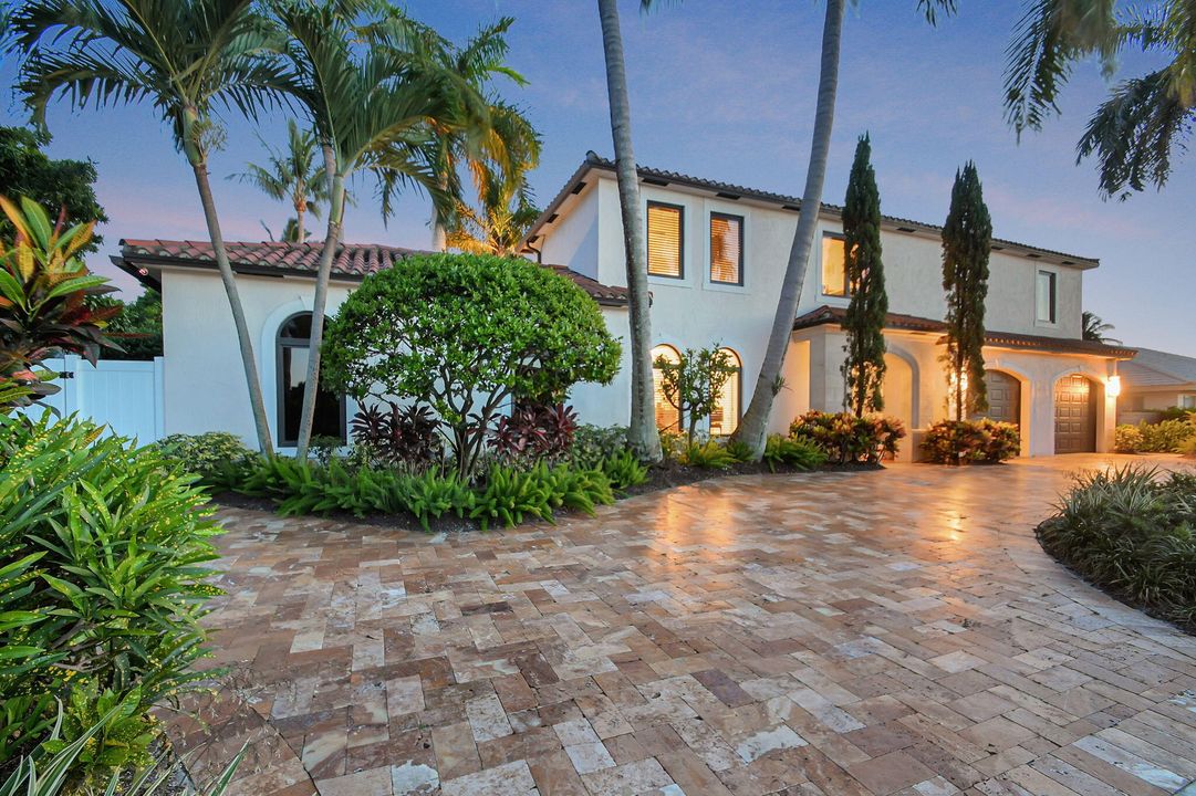 For Rent: $14,000 (6 beds, 4 baths, 4444 Square Feet)