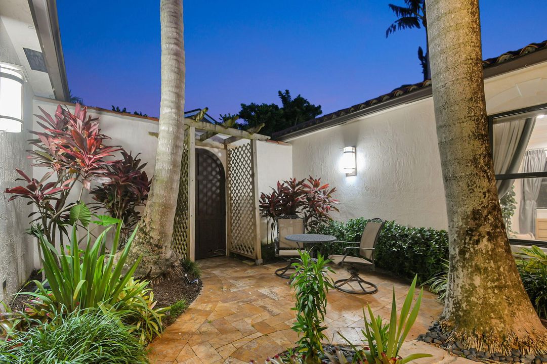 For Rent: $14,000 (6 beds, 4 baths, 4444 Square Feet)