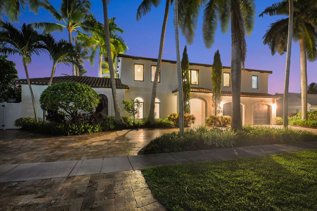 For Rent: $14,000 (6 beds, 4 baths, 4444 Square Feet)