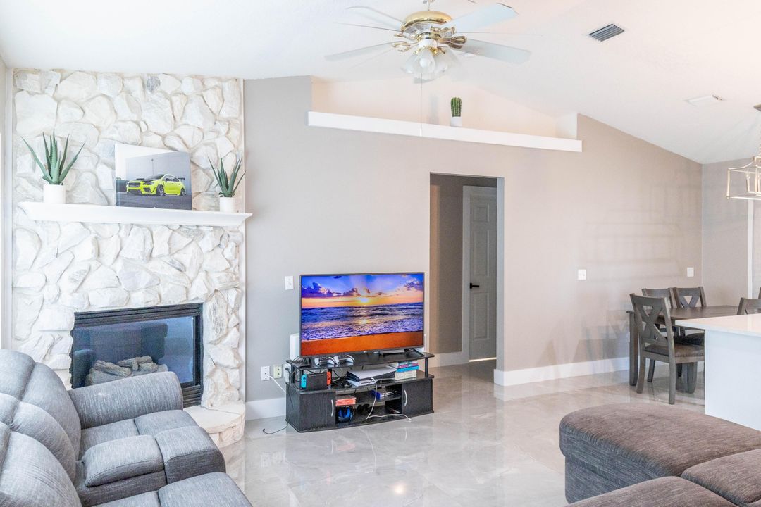 For Rent: $2,150 (3 beds, 2 baths, 1273 Square Feet)