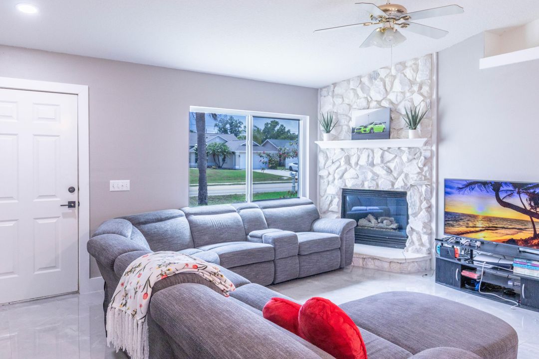 For Rent: $2,150 (3 beds, 2 baths, 1273 Square Feet)