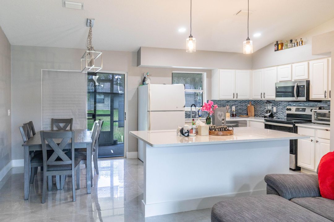 For Rent: $2,150 (3 beds, 2 baths, 1273 Square Feet)