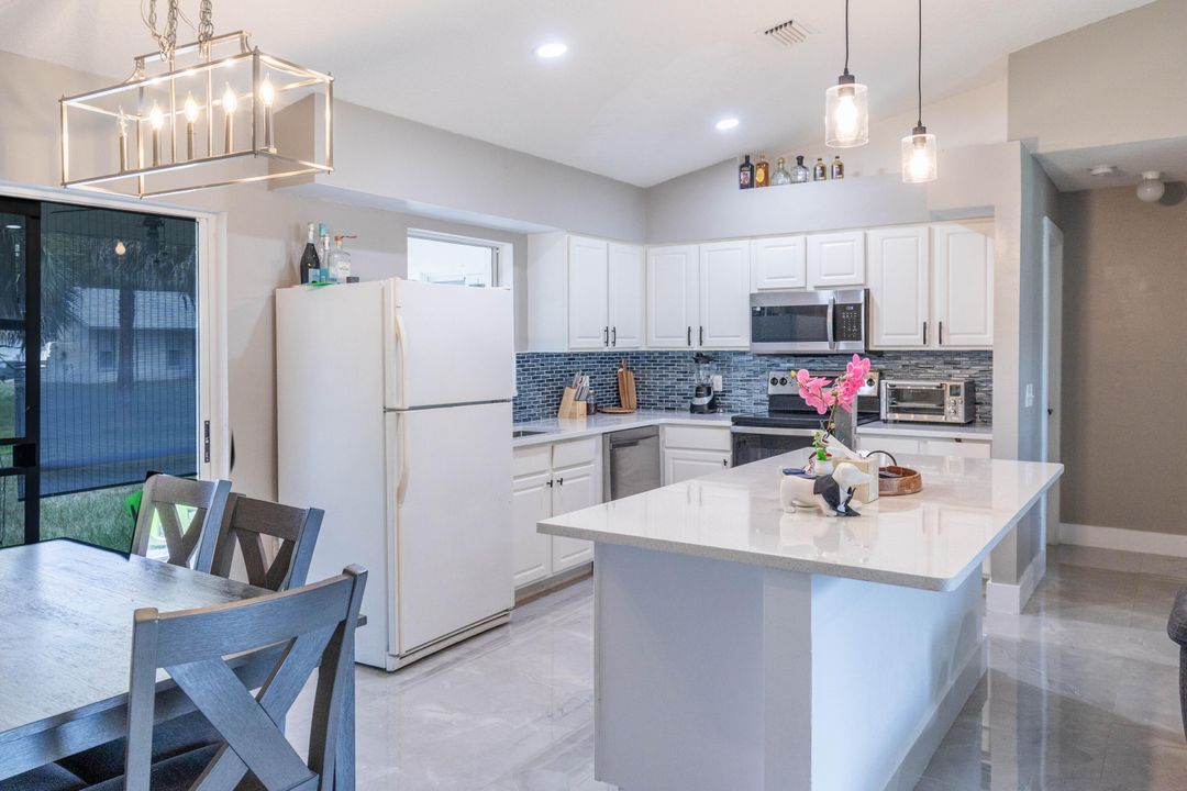 For Rent: $2,150 (3 beds, 2 baths, 1273 Square Feet)