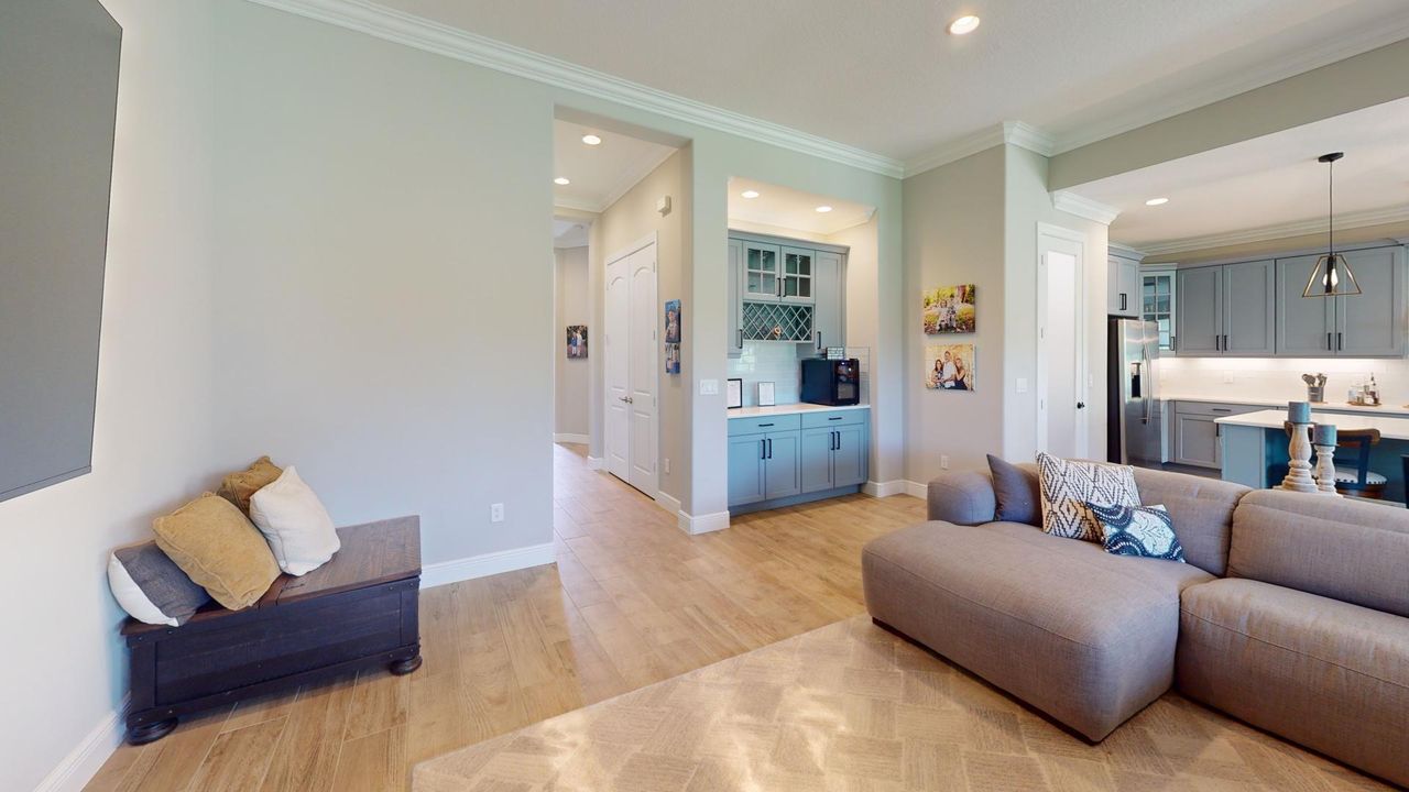 待售: $614,000 (2 贝兹, 2 浴室, 2078 平方英尺)