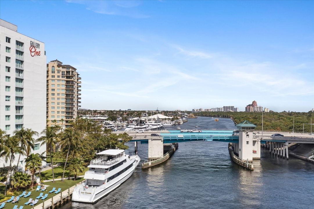 For Sale: $185,000 (1 beds, 1 baths, 554 Square Feet)