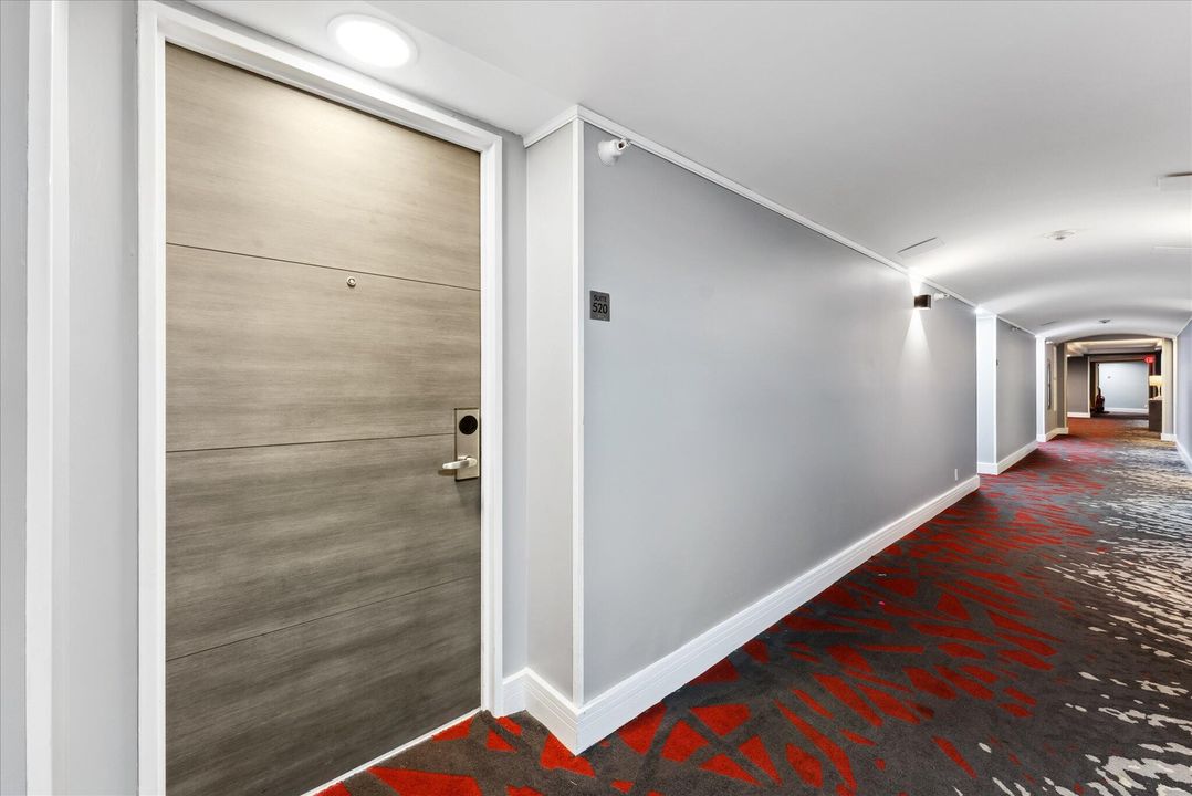 For Sale: $185,000 (1 beds, 1 baths, 554 Square Feet)