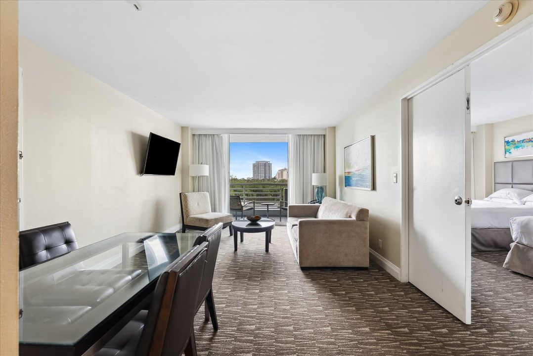 For Sale: $185,000 (1 beds, 1 baths, 554 Square Feet)