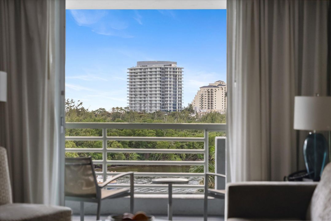 For Sale: $185,000 (1 beds, 1 baths, 554 Square Feet)