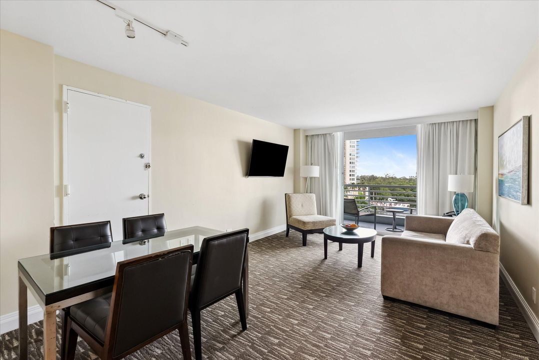 For Sale: $185,000 (1 beds, 1 baths, 554 Square Feet)