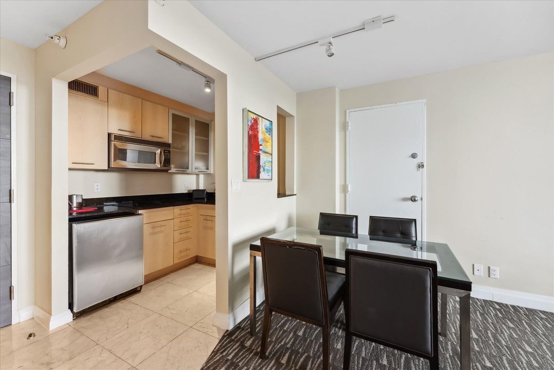 For Sale: $185,000 (1 beds, 1 baths, 554 Square Feet)