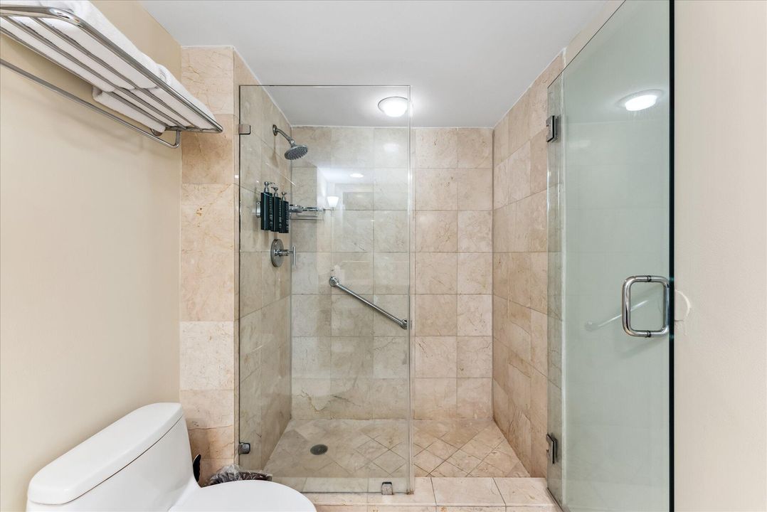 For Sale: $185,000 (1 beds, 1 baths, 554 Square Feet)