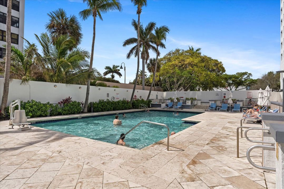 For Sale: $185,000 (1 beds, 1 baths, 554 Square Feet)