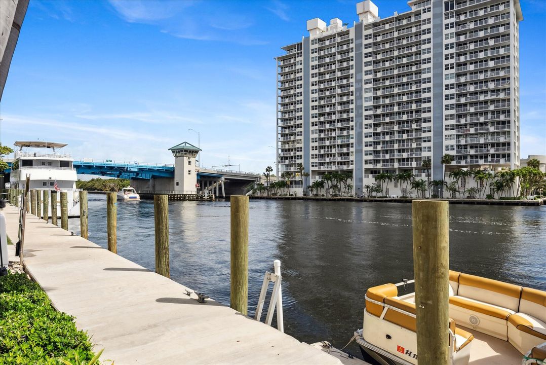 For Sale: $185,000 (1 beds, 1 baths, 554 Square Feet)