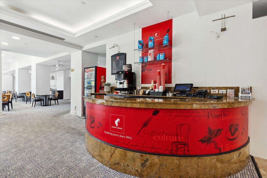 For Sale: $185,000 (1 beds, 1 baths, 554 Square Feet)