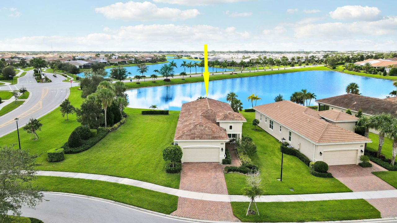 Recently Sold: $415,000 (2 beds, 2 baths, 1646 Square Feet)