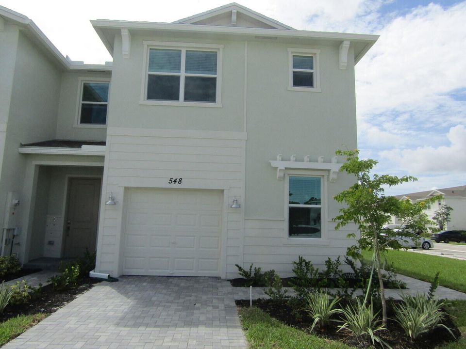 Recently Rented: $2,400 (3 beds, 2 baths, 1820 Square Feet)