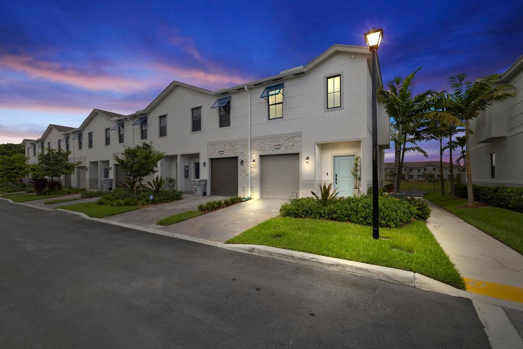 For Sale: $484,990 (3 beds, 2 baths, 1719 Square Feet)