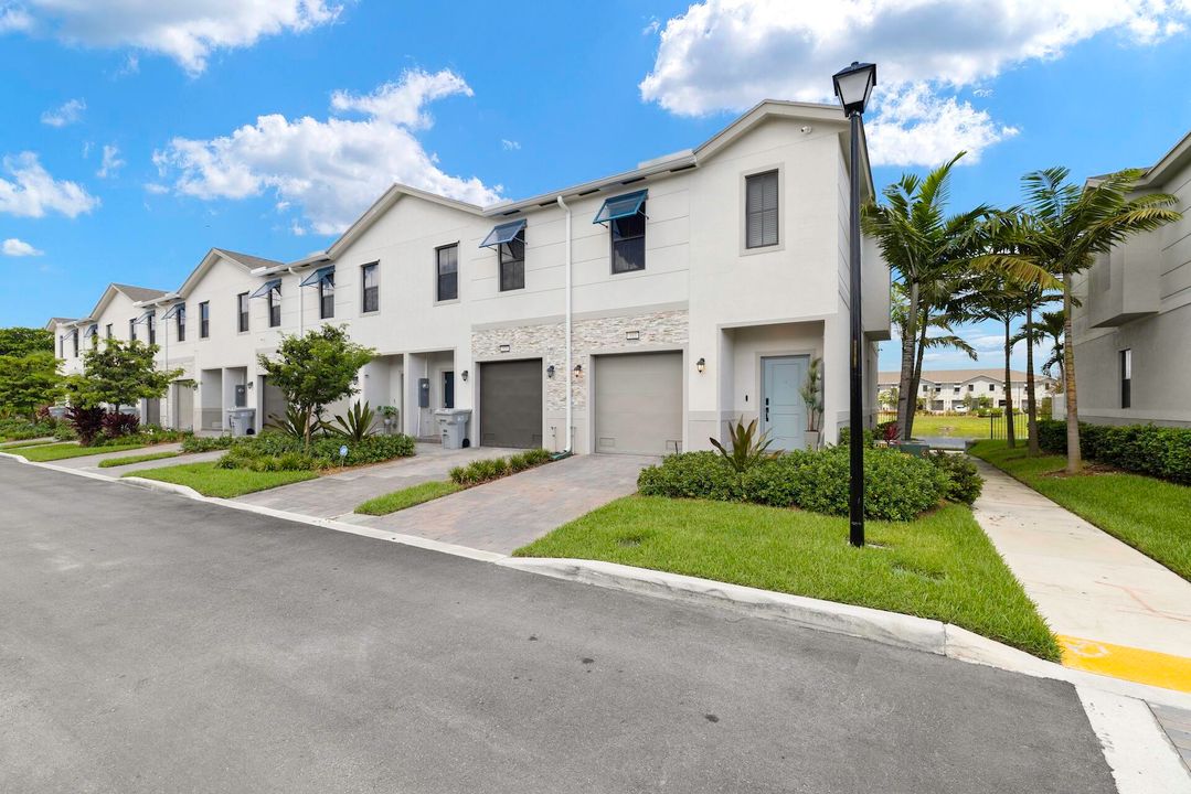 For Sale: $484,990 (3 beds, 2 baths, 1719 Square Feet)