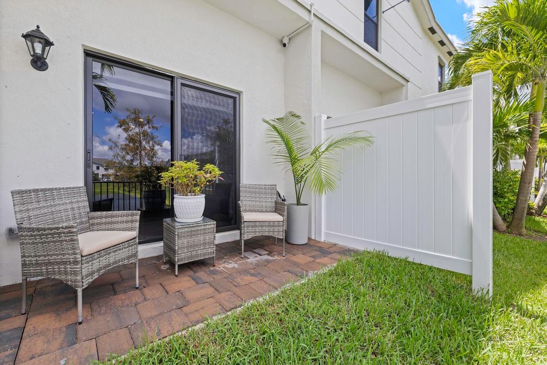 For Sale: $484,990 (3 beds, 2 baths, 1719 Square Feet)