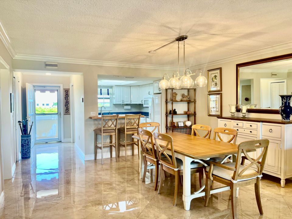 For Sale: $309,000 (2 beds, 2 baths, 1440 Square Feet)