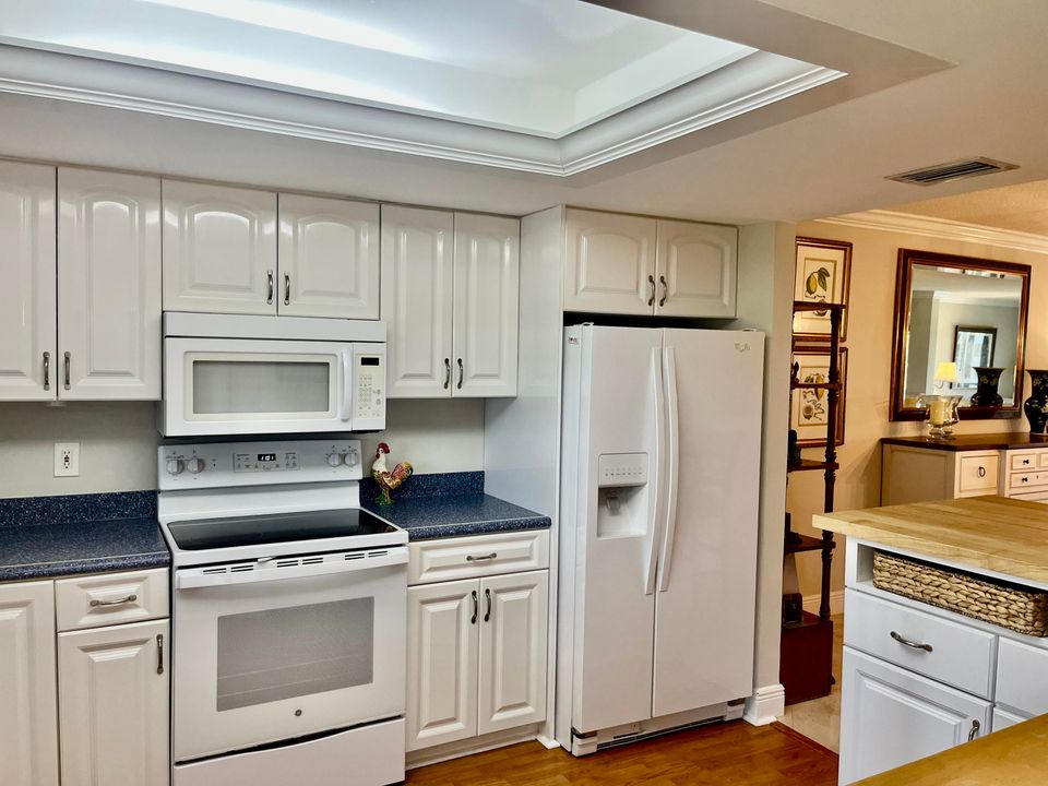For Sale: $309,000 (2 beds, 2 baths, 1440 Square Feet)