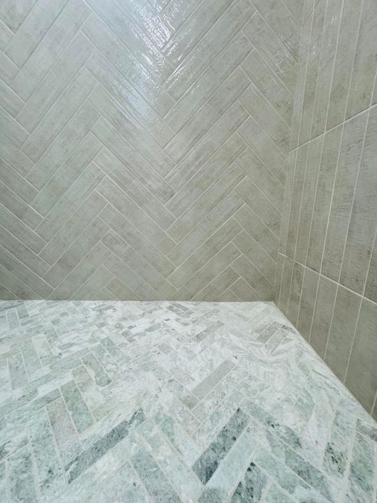 Active With Contract: $249,999 (2 beds, 2 baths, 907 Square Feet)